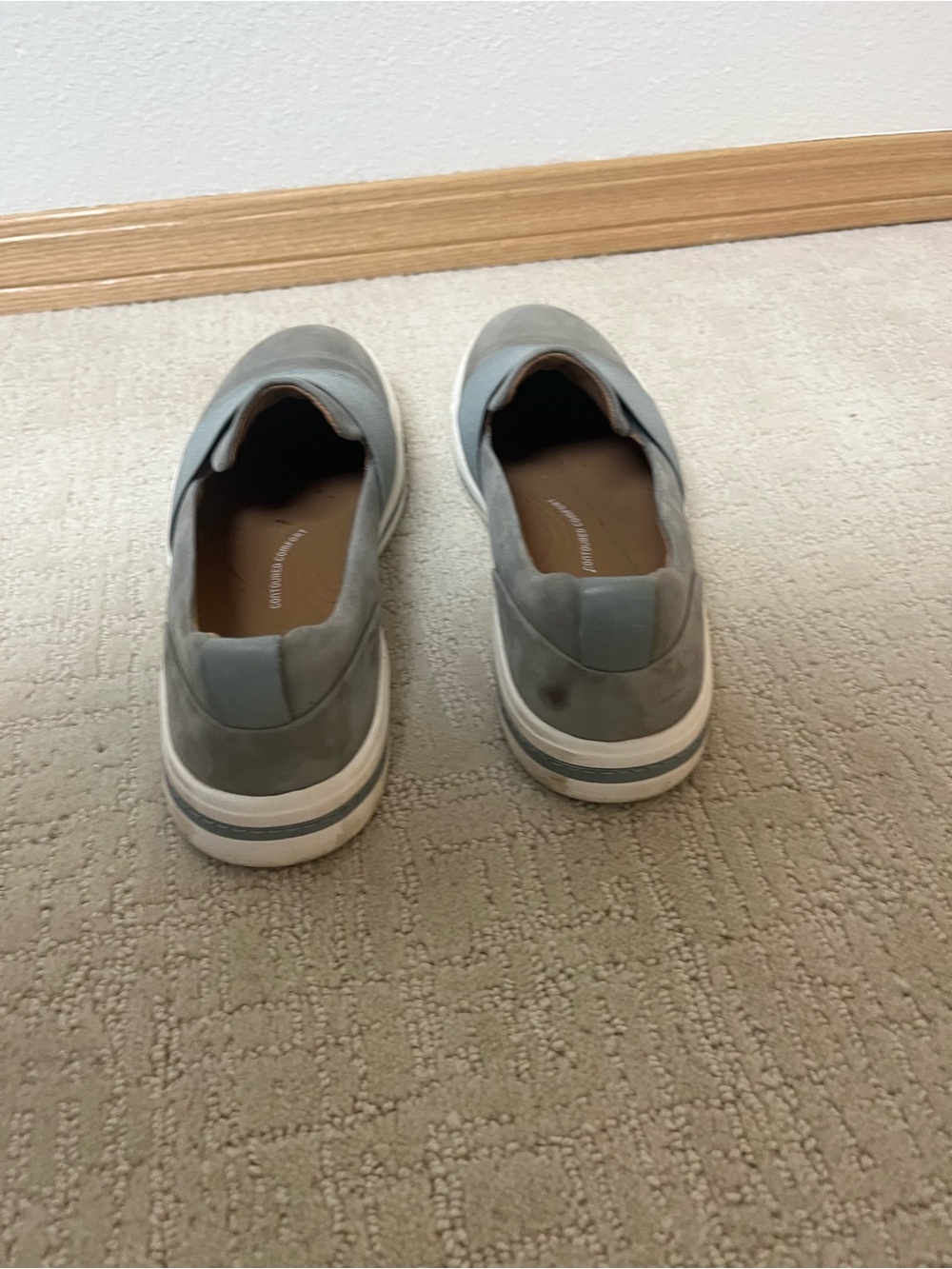 Clarks women’s Slip-On Loafers in Light Gray/blue women’s 8M/39 - Picture 3 of 5